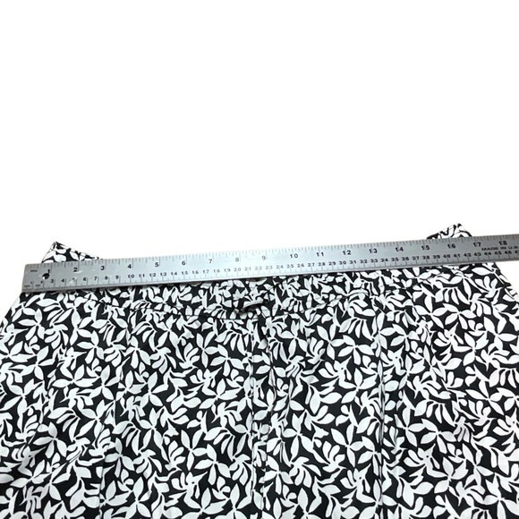 UNIQLO AIRISM Black & White Print Shorts Elasticized and Drawstring Waist Sz XL - Picture 6 of 9